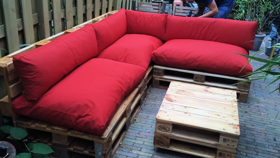 30 DIY Pallet Couch Ideas Pallet Sofa Plans Blitsy