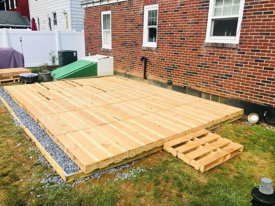 40 Cheap DIY Pallet Deck Ideas To Save Money Blitsy